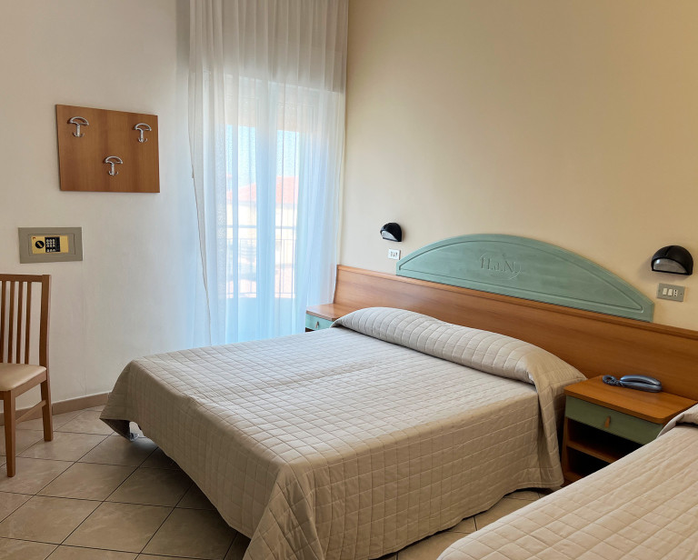 media.Gallery_CamereMatrimoniale_HotelDelleNazioni_Cesenatico