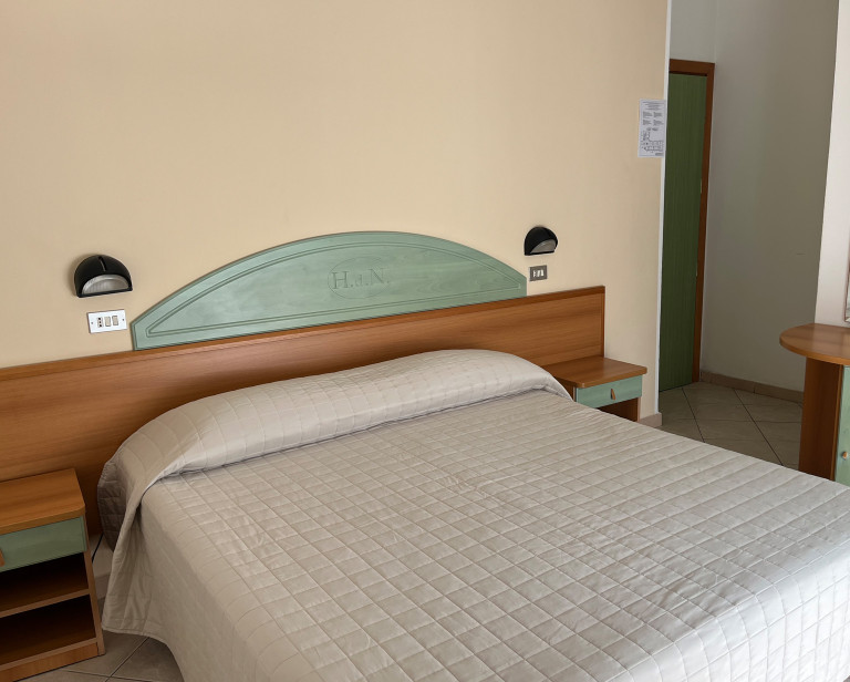 media.Gallery_CamereMatrimoniale_2HotelDelleNazioni_Cesenatico