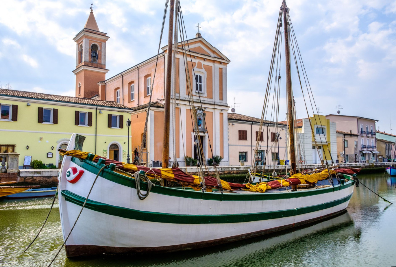 media.porto_canale_cesenatico_primo_piano_barca
